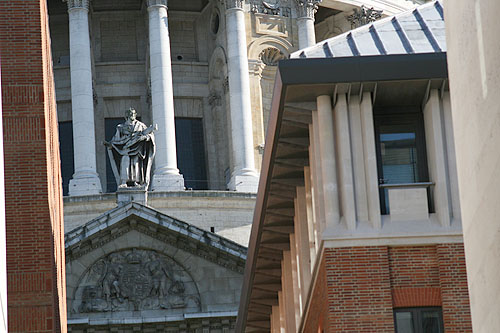 The cathedral peeps between other less sanctified edifices